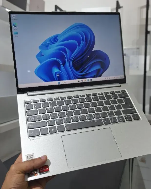 New Laptop Lenovo IdeaPad Flex 14 16GB AMD Ryzen 7 SSD 512GB