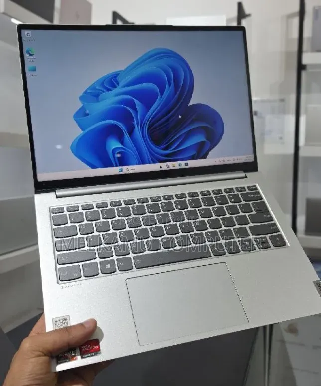 New Laptop Lenovo IdeaPad Flex 14 16GB AMD Ryzen 7 SSD 512GB
