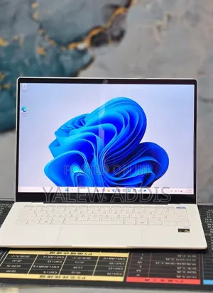 New Laptop HP OmniBook X Flip 14" 16GB Intel Core 7 SSD 1T