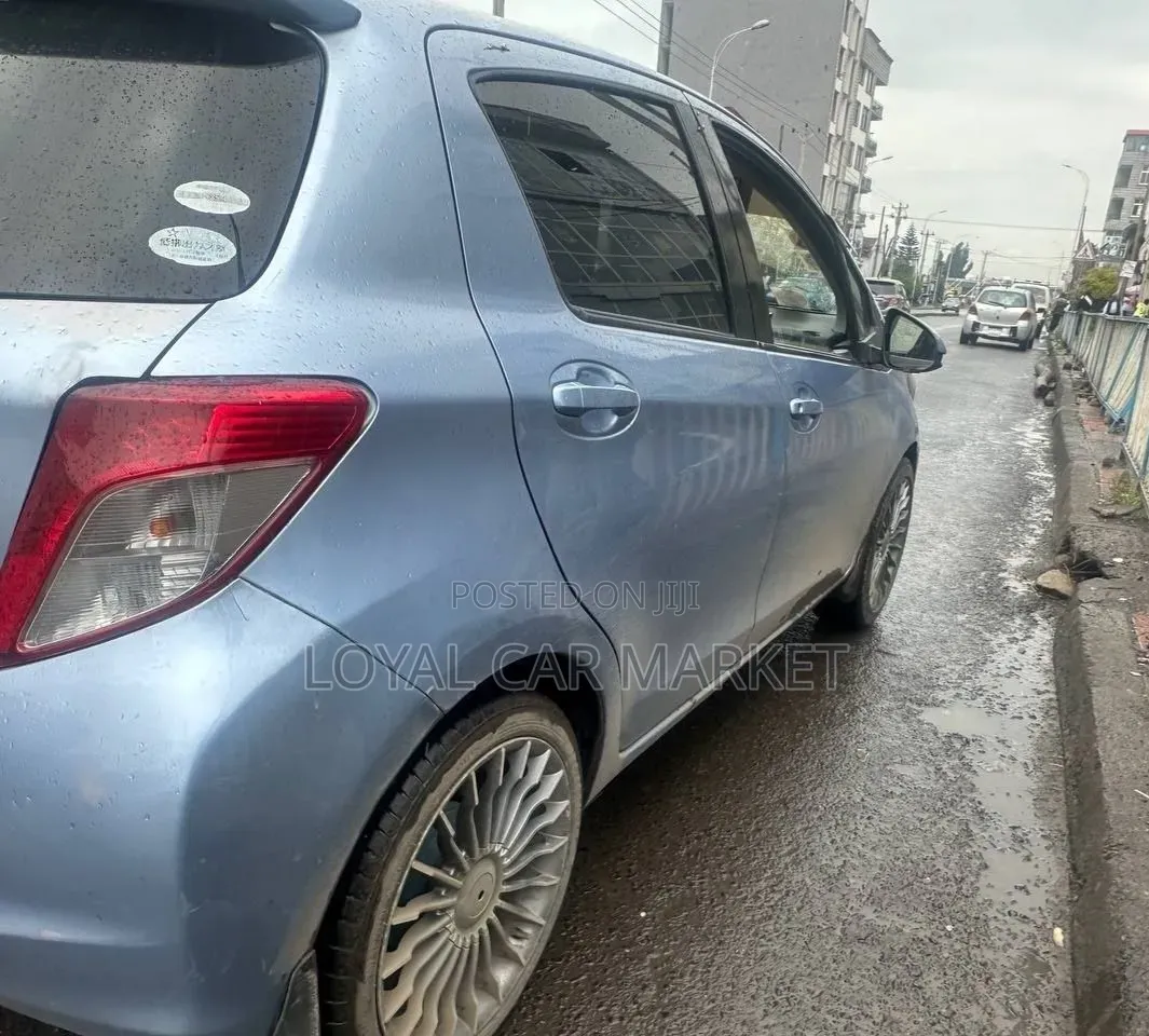 Toyota Yaris 2012 Blue