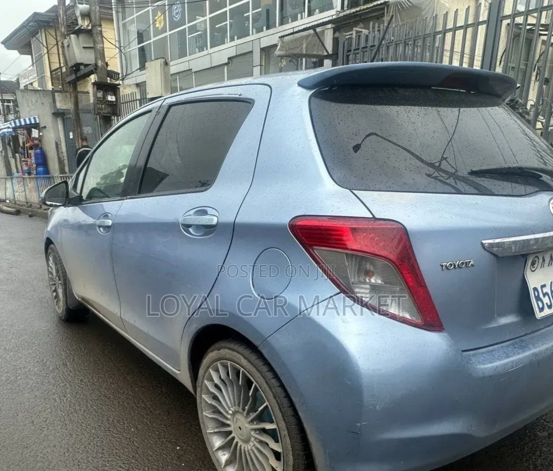 Toyota Yaris 2012 Blue