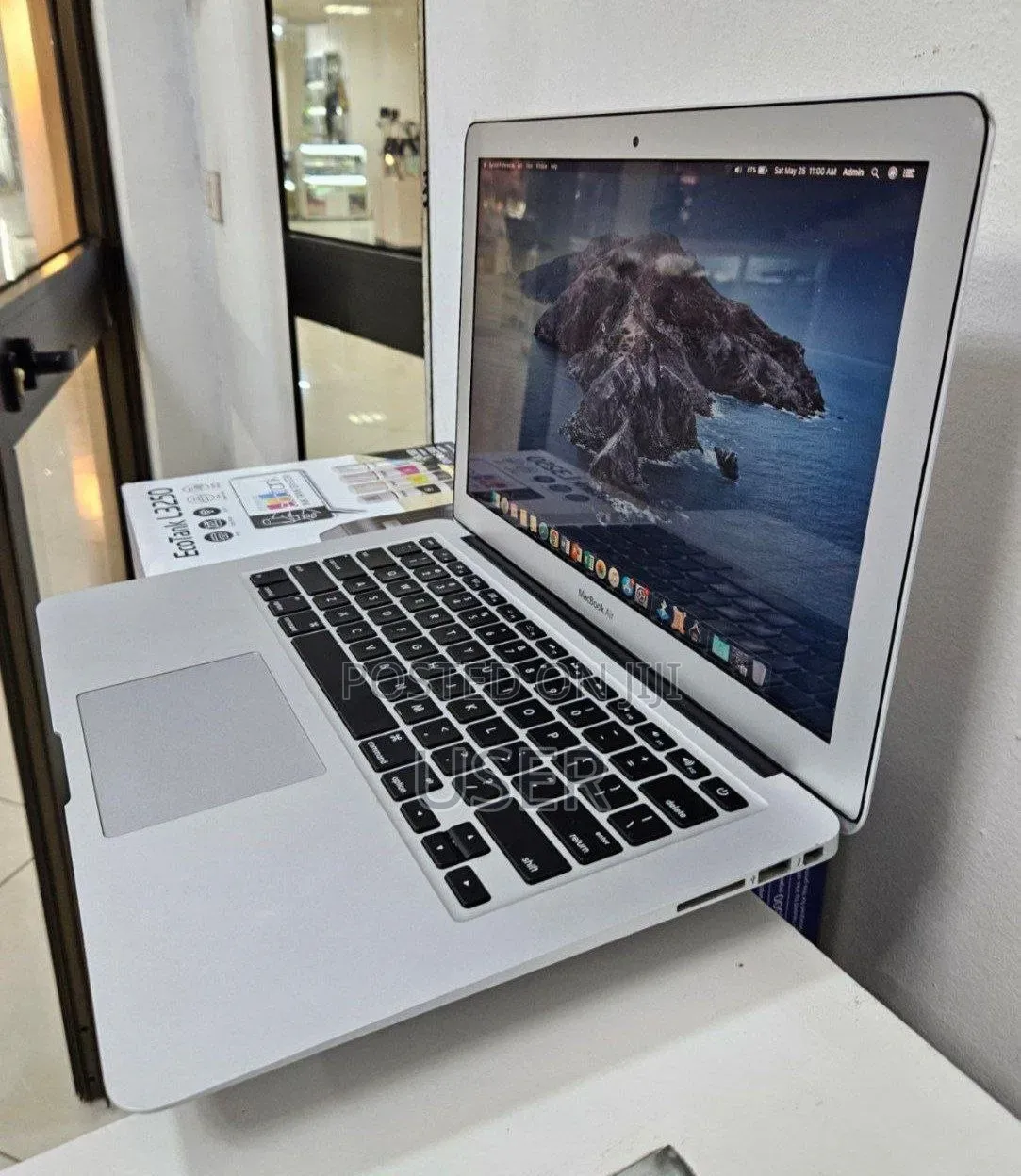 New Laptop Apple MacBook Air 4GB Intel Core i5 SSD 128GB