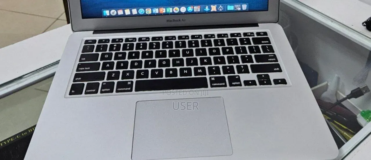 New Laptop Apple MacBook Air 4GB Intel Core i5 SSD 128GB