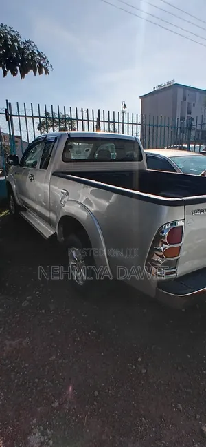 Toyota Hilux 2.5 D-4D SRX 2010 Gray