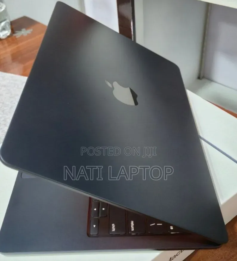 New Laptop Apple MacBook Air 2022 M2 8GB Apple M2 SSD 256GB