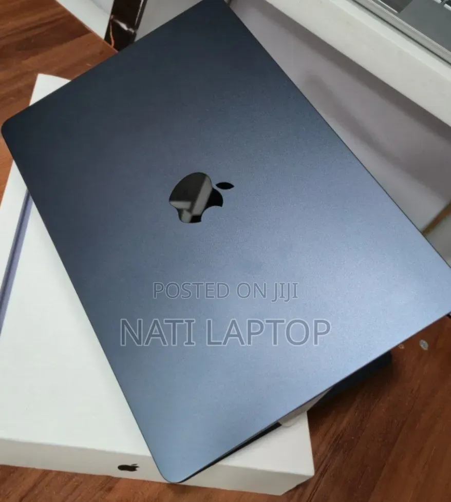 New Laptop Apple MacBook Air 2022 M2 8GB Apple M2 SSD 256GB