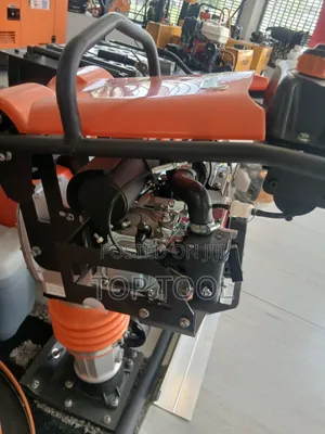 Red and Black 7.5 HP Gasoline Engine, Labeled With the Brand 翼虎 (Yihu)