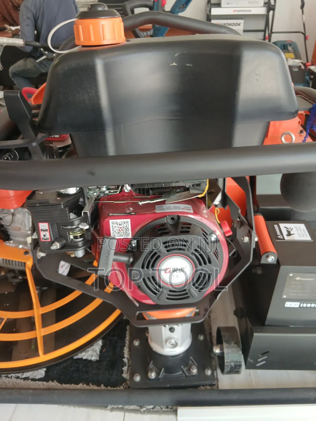 Red and Black 7.5 HP Gasoline Engine, Labeled With the Brand 翼虎 (Yihu)