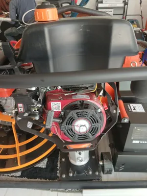 Red and Black 7.5 HP Gasoline Engine, Labeled With the Brand 翼虎 (Yihu)