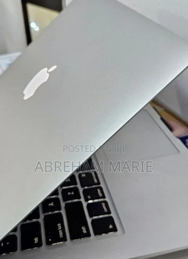 New Laptop Apple MacBook Air 2013 4GB Intel Core i5 SSD 128GB