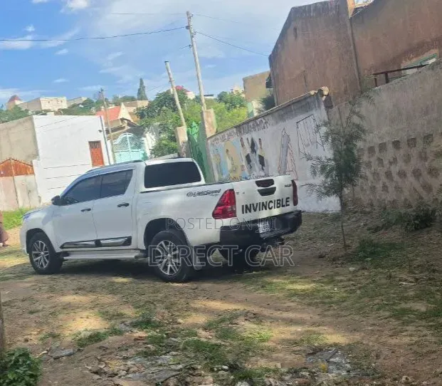 Toyota Hilux 2020 White