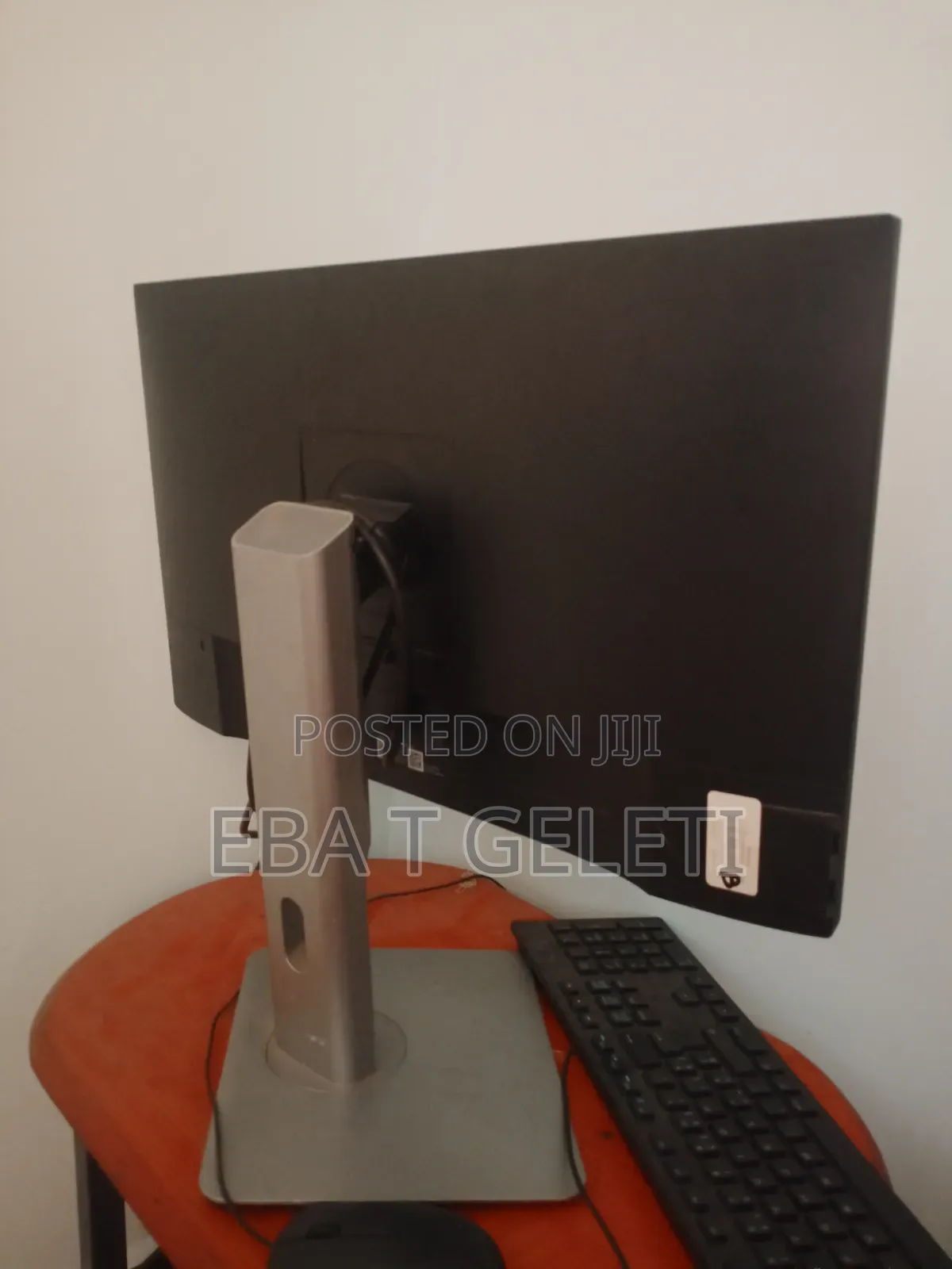 Dell 24 Inches Frameless Monitor With Keyboard and Mouse