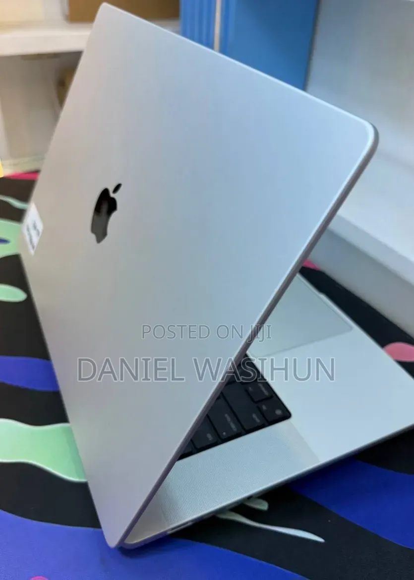 New Laptop Apple MacBook Pro 2021 M1 16GB Apple M1 Pro SSD 512GB