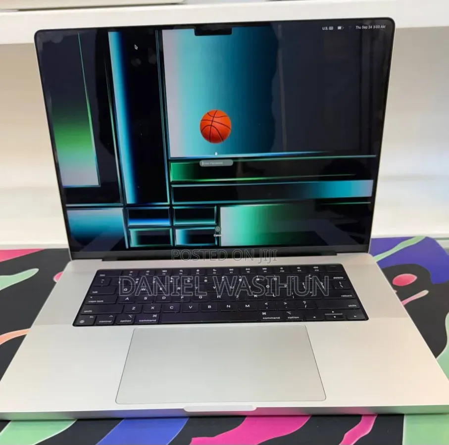 New Laptop Apple MacBook Pro 2021 M1 16GB Apple M1 Pro SSD 512GB