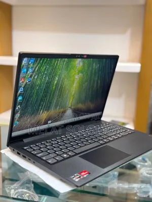 New Laptop Lenovo 8GB AMD Ryzen 5 SSD 512GB