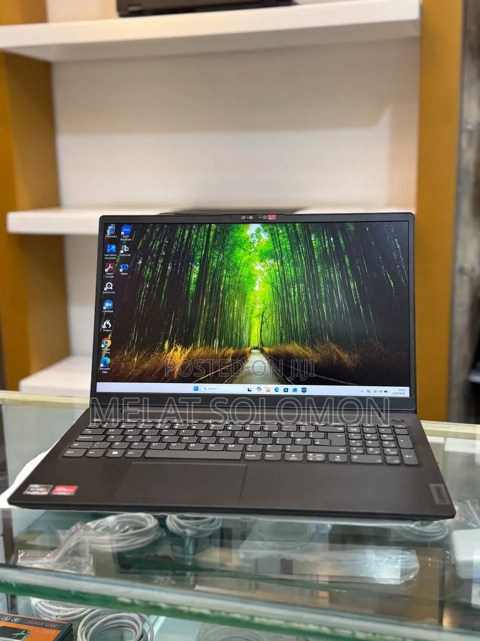 New Laptop Lenovo 8GB AMD Ryzen 5 SSD 512GB