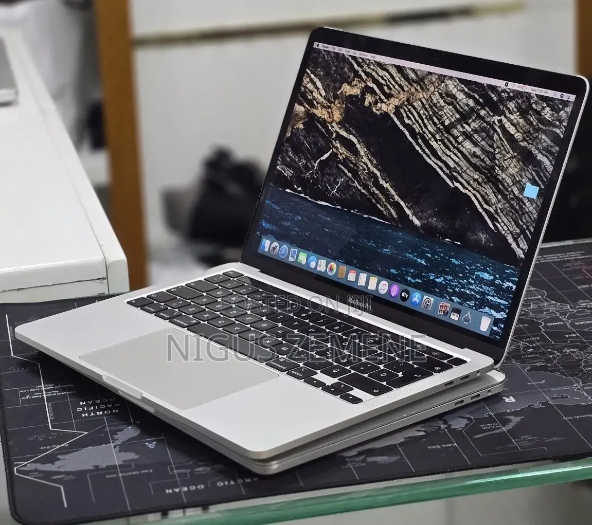New Laptop Apple MacBook 2020 32GB Intel Core i7 SSD 512GB