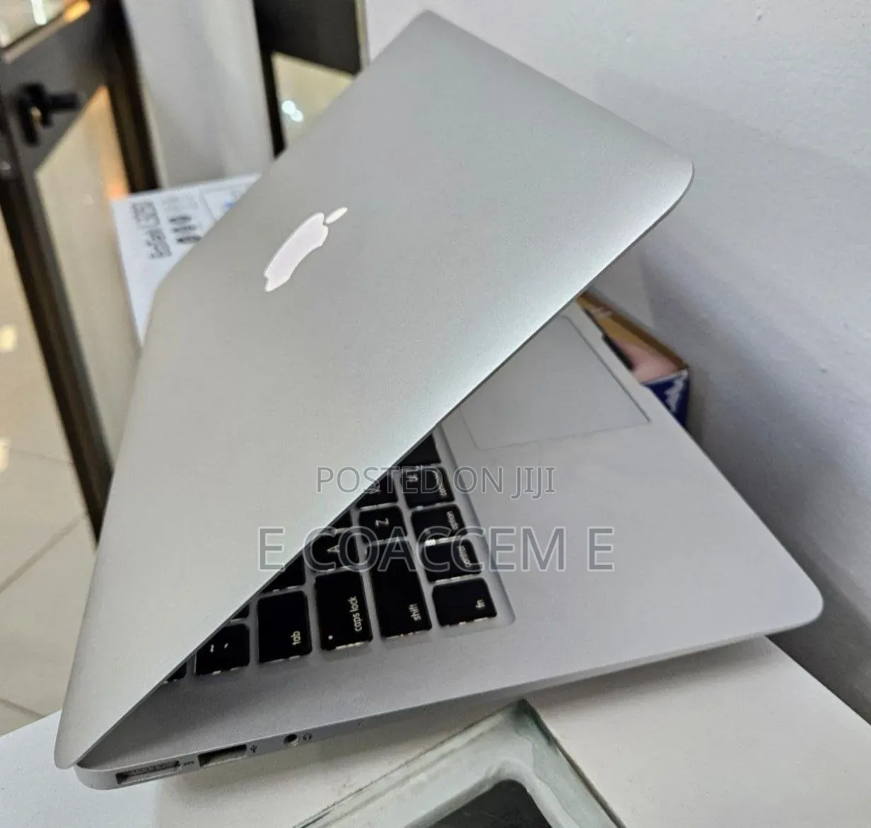 Laptop Apple MacBook 4GB Intel Core i5 SSD 128GB