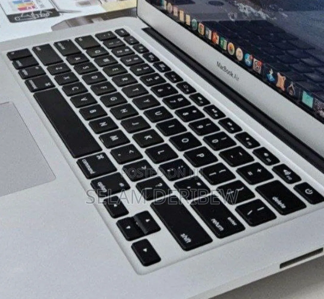 New Laptop Apple MacBook Air 4GB Intel Core i5 SSD 128GB