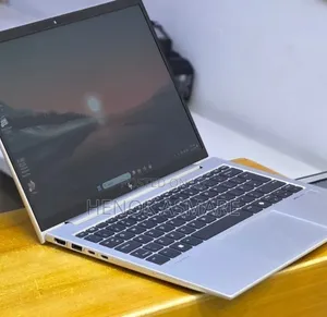 New Laptop HP Elitebook 830 G11 16GB Intel Core Ultra 7 SSD 512GB