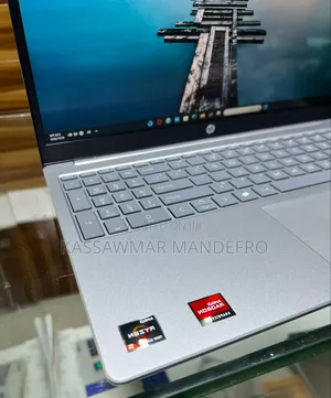 New Laptop HP 8GB AMD Ryzen 5 SSD 512GB