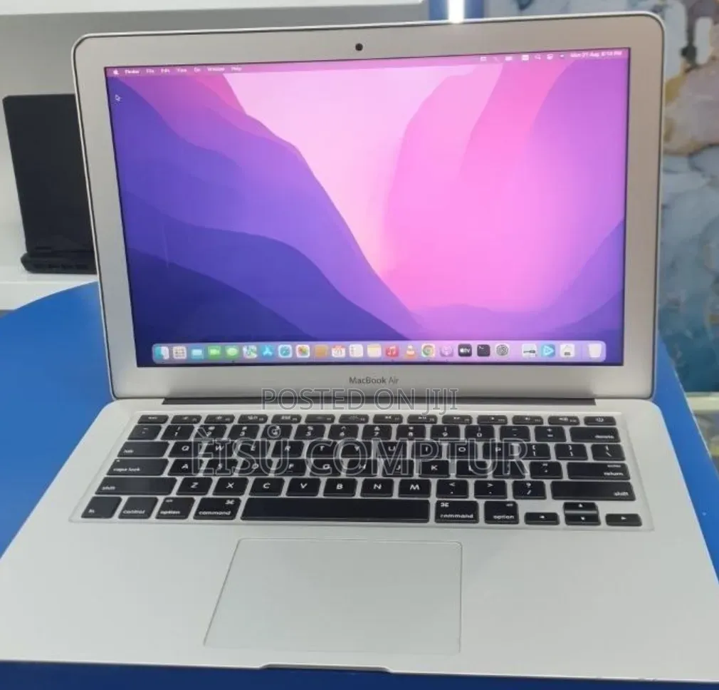 New Laptop Apple MacBook 2017 8GB Intel Core i7 SSD 128GB