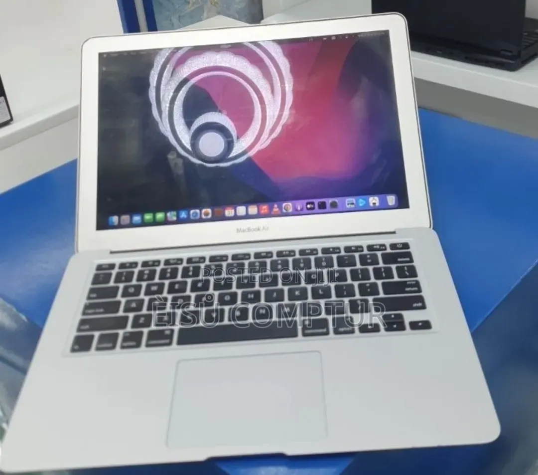 New Laptop Apple MacBook 2017 8GB Intel Core i7 SSD 128GB