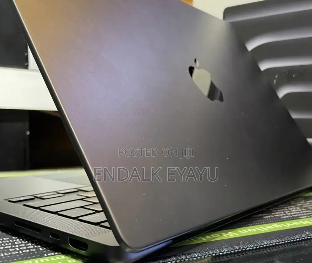 New Laptop Apple MacBook Pro 2024 M4 Max 48GB Apple M4 Max SSD 2T