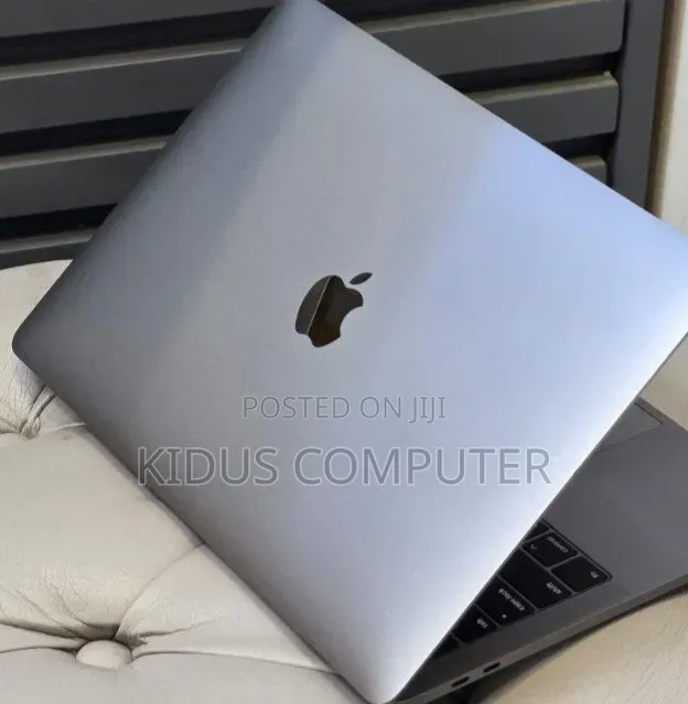 New Laptop Apple MacBook Pro 2019 16GB Intel Core i5 SSD 512GB