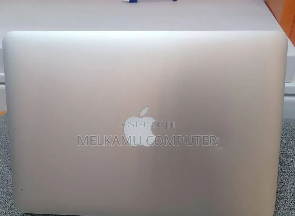 New Laptop Apple MacBook Pro 2013 8GB Intel Core i5 SSD 256GB