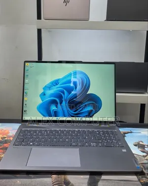 New Laptop Lenovo 16GB AMD Ryzen 7 SSD 512GB