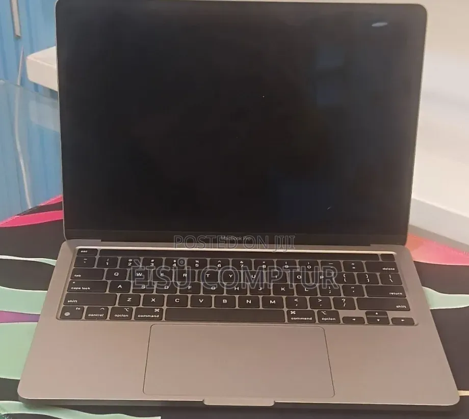 New Laptop Apple MacBook Pro 2020 M1 8GB Apple M1 Pro SSD 256GB