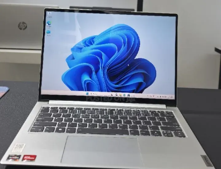 New Laptop Lenovo 16GB AMD Ryzen 7 SSD 512GB