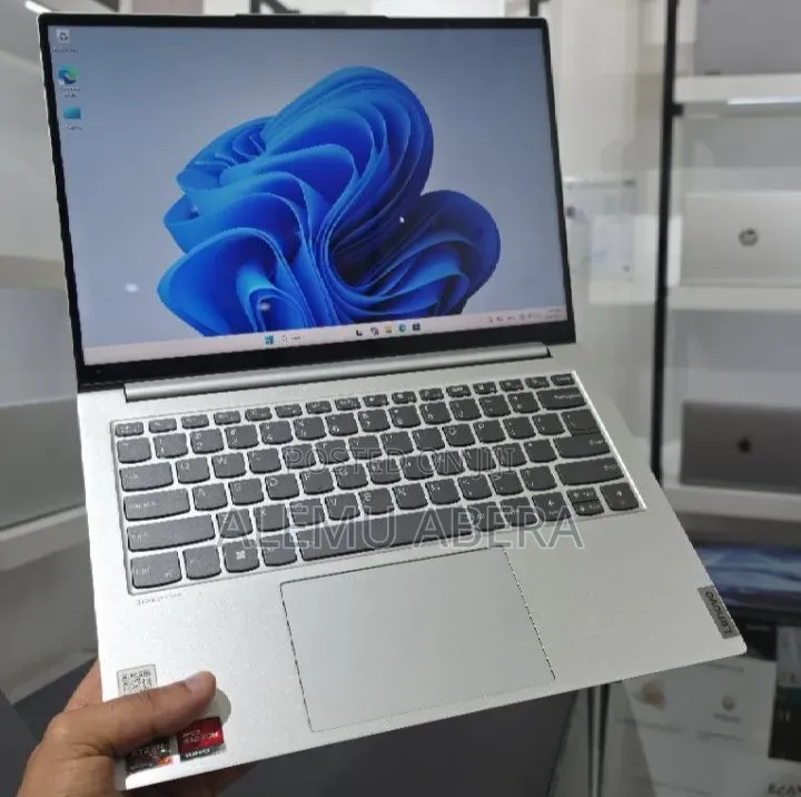 New Laptop Lenovo 16GB AMD Ryzen 7 SSD 512GB