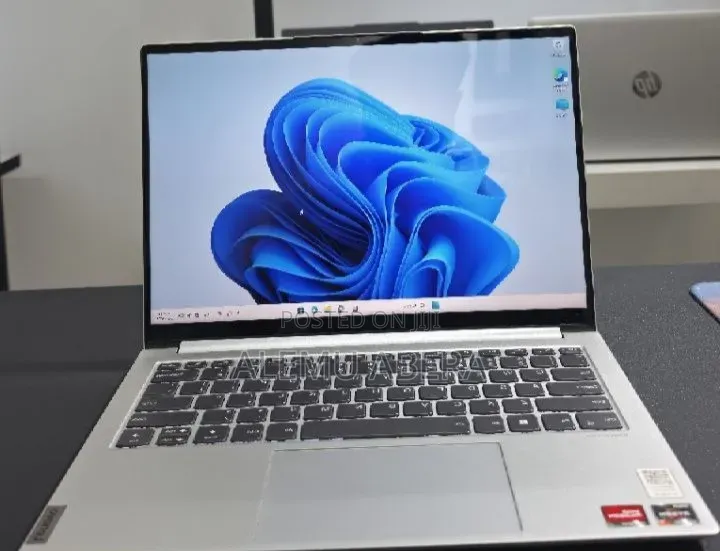 New Laptop Lenovo 16GB AMD Ryzen 7 SSD 512GB