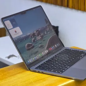 New Laptop Apple MacBook Air 2022 M2 8GB Apple M1 SSD 256GB