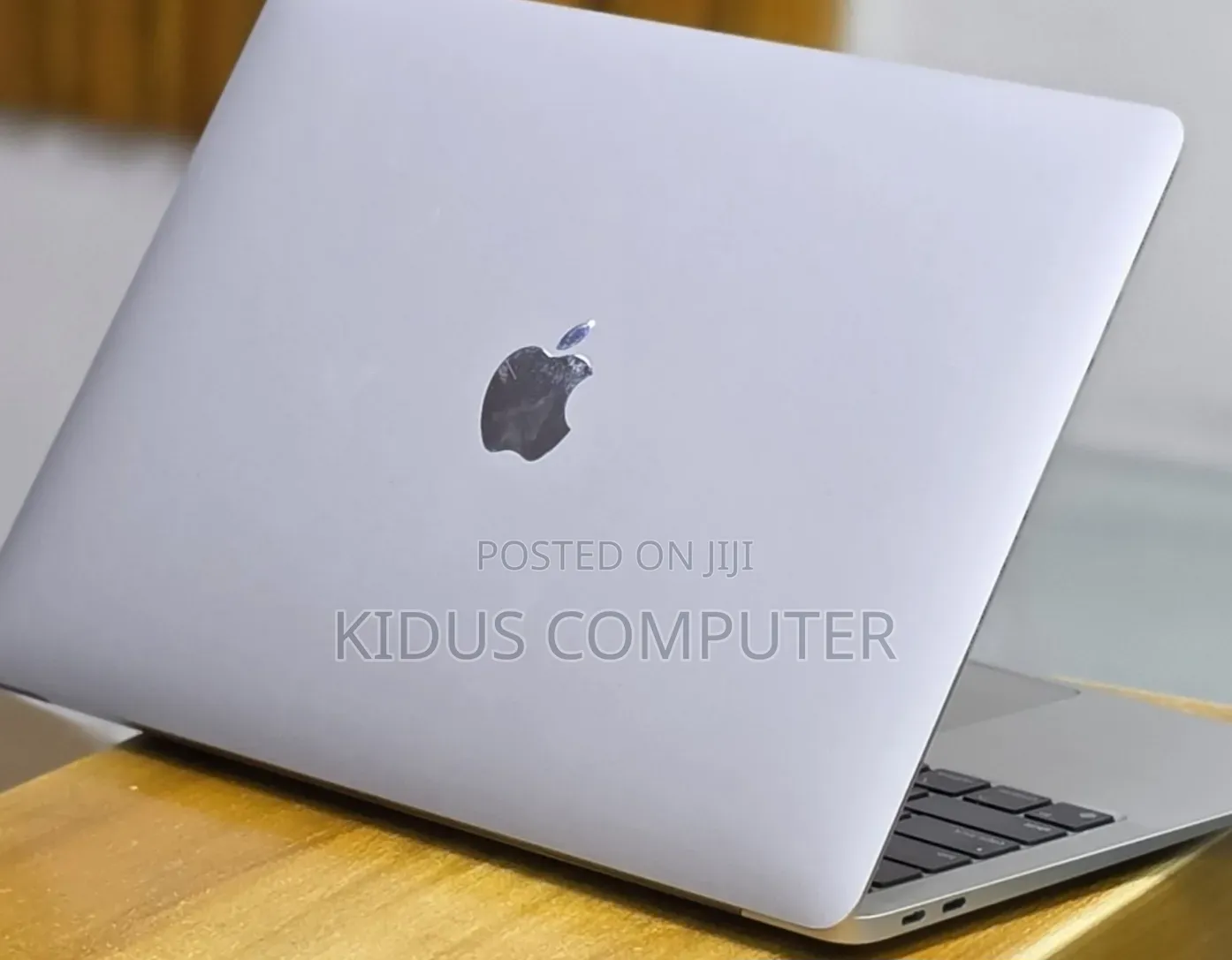 New Laptop Apple MacBook Air 2020 M1 8GB Apple M1 SSD 256GB
