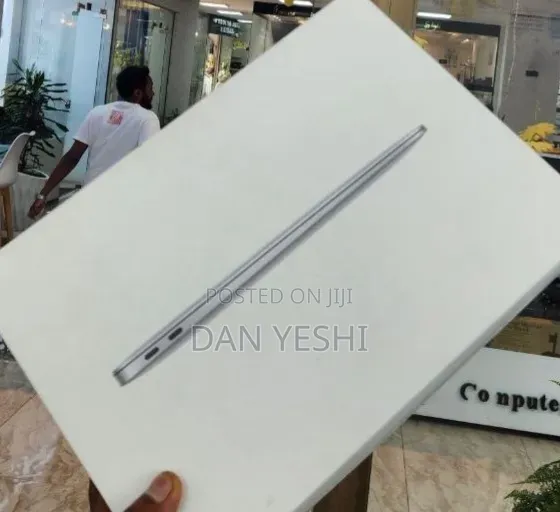 New Laptop Apple MacBook Air 2020 M1 8GB Apple M1 SSD 256GB