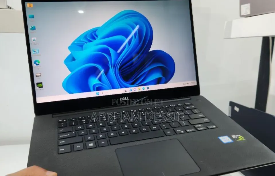 New Laptop Dell 16GB Intel Core i7 SSD 512GB