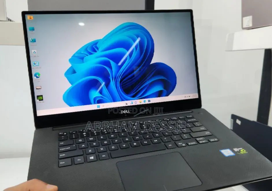 New Laptop Dell 16GB Intel Core i7 SSD 512GB