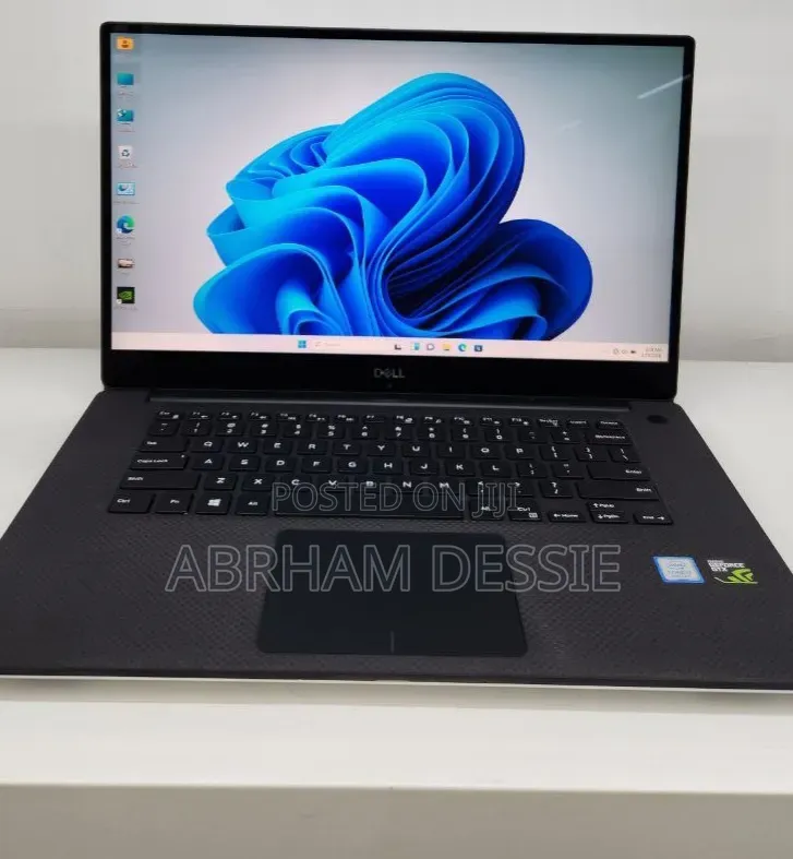 New Laptop Dell 16GB Intel Core i7 SSD 512GB
