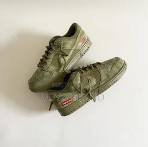 Nike SB Dunk Low X Supreme Olive Green Unisex Sneakers