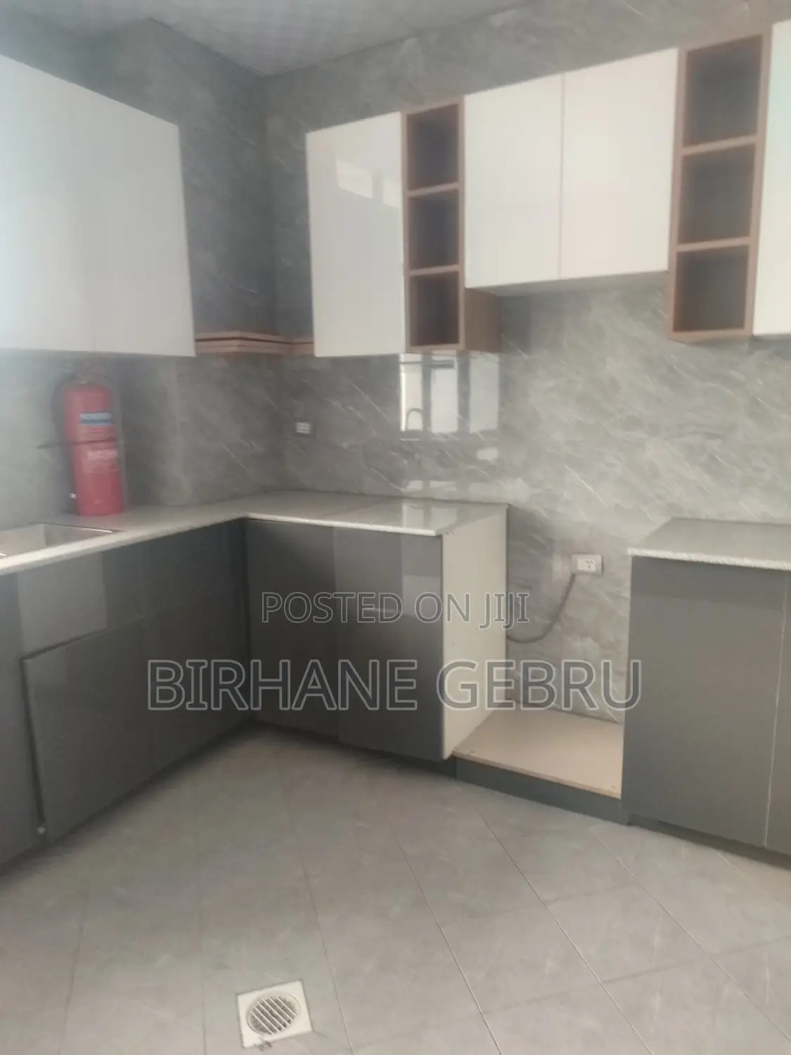 4bdrm Apartment in Luxury Apartimenu, Kirkos for rent