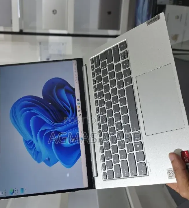 New Laptop Lenovo 16GB AMD Ryzen 7 SSD 512GB