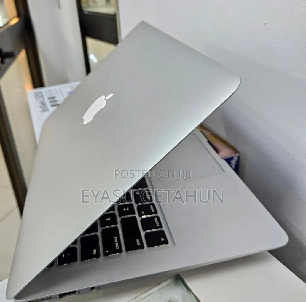 New Laptop Apple MacBook Air 2013 4GB Intel Core i5 SSD 128GB