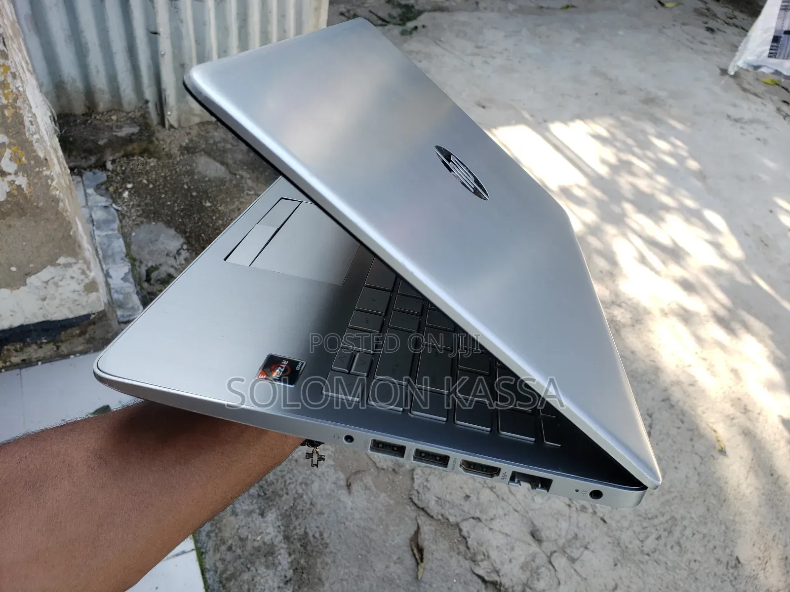 Laptop HP 4GB AMD Ryzen 3 HDD 1T