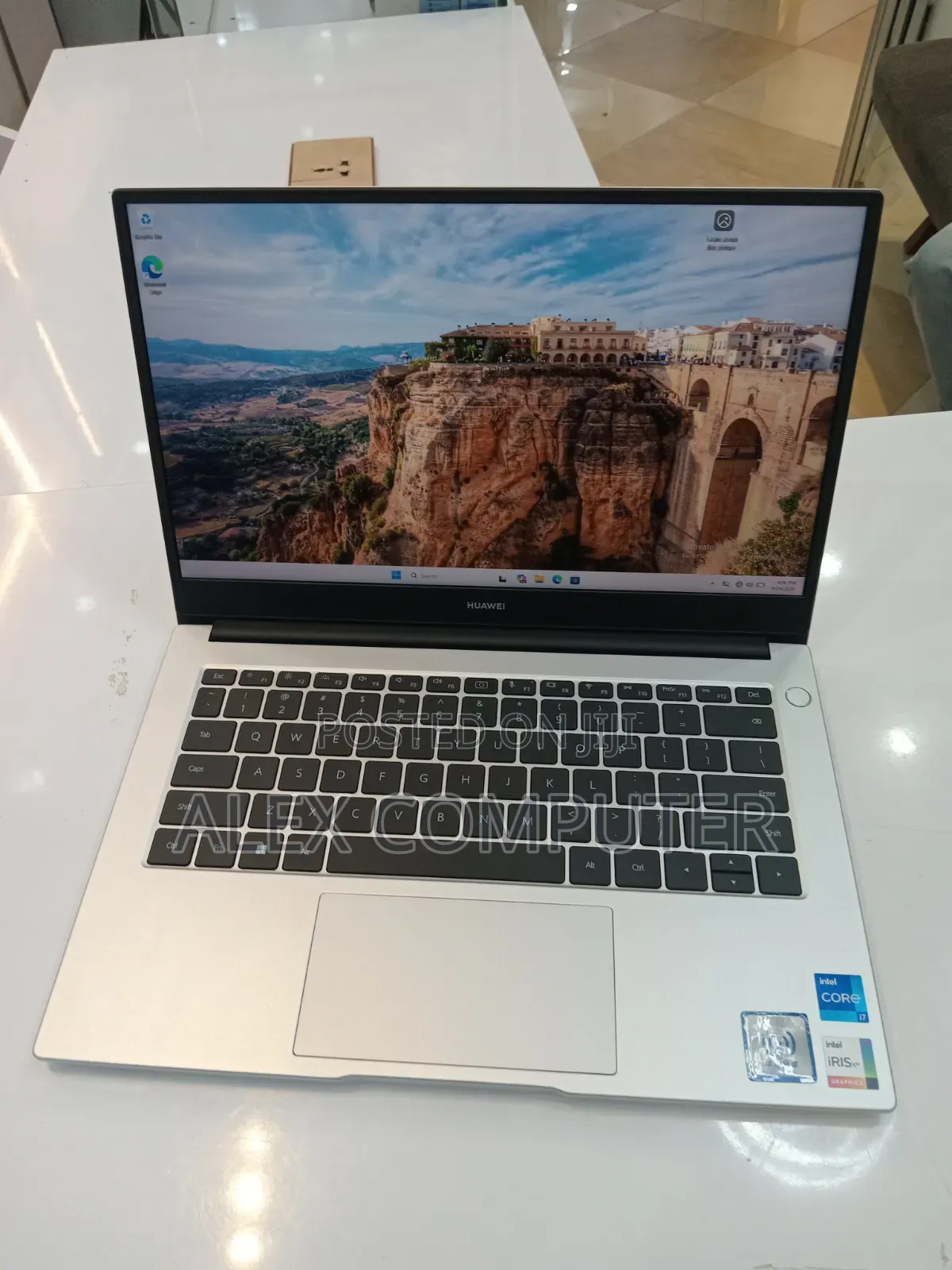 New Laptop Huawei 16GB Intel Core i7 SSD 512GB
