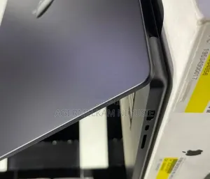 New Laptop Apple MacBook Air 2025 M4 16GB Intel Core i5 SSD 1T