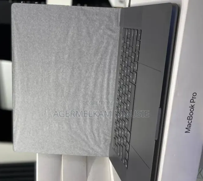 New Laptop Apple MacBook Air 2025 M4 16GB Intel Core i5 SSD 1T