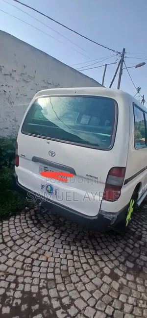 Toyota HiAce 2006 White